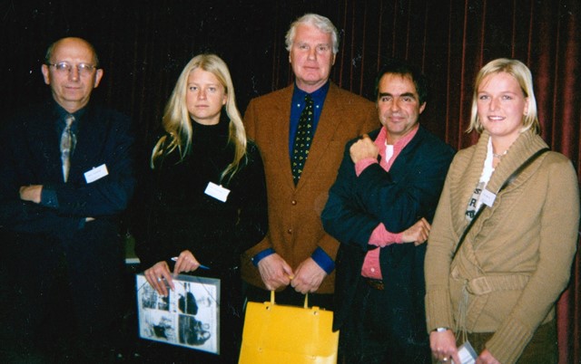 ADRIAAN VAN DIS SCHRIJFT EEN NIEUW BOEK: ‘IN HET BUITENGEBIED’. IN 2003