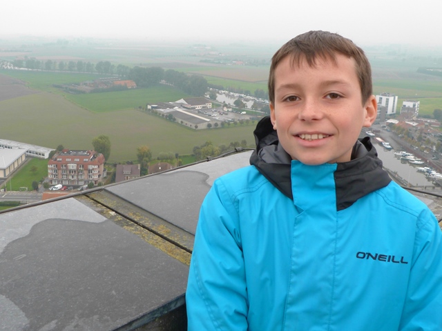 TAALFILOSOFIETJE; ZIJ STAAN HOOG OP DE TOREN, MAAR BLAZEN ZE OOK HOOG