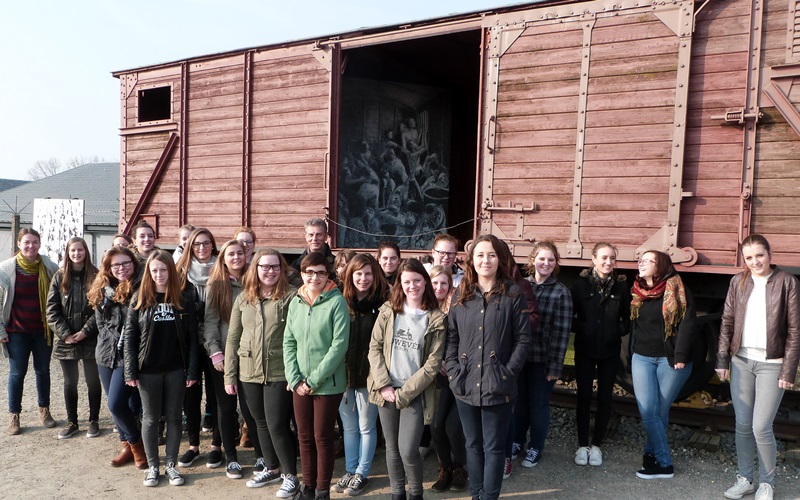 Meer dan 25.000 Joden, Roma en Sinti tussen aug. 1942 en juli 1944 door