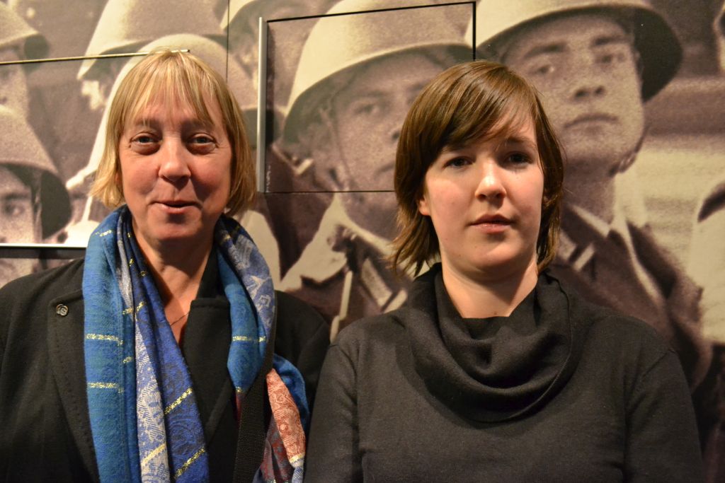 Joëlle en Jill Standaert, twee zussen, twee Maerlant-oud-lln., bezoeken